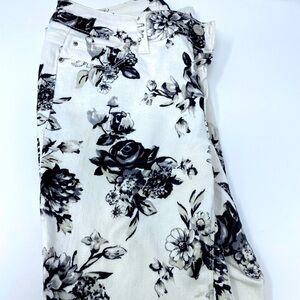 Women’s WHBM Black and white floral jeans